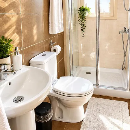 Lilac Deluxe -breakbooking Cy Apartment Limassol